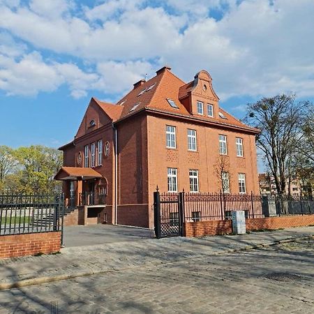 Hotel Bon Zur Brzeg Exterior foto