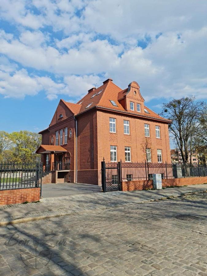 Hotel Bon Zur Brzeg Exterior foto